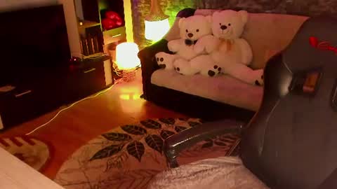 Lara online show from July 3, 2026, 8:48 pm