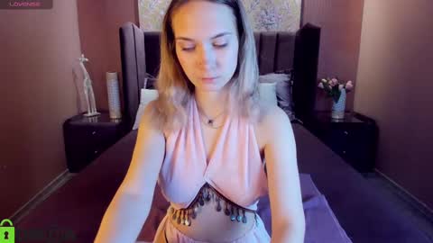 Snapshot of xlindamilfxx chatting on February 10, 2025, 1:55 pm Linda online show from February 10, 2025, 1:55 pm