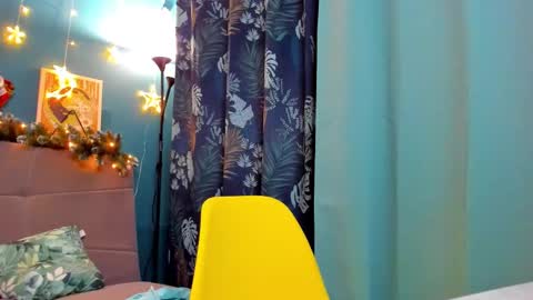 Snapshot of xloe_queen chatting on December 9, 2024, 6:03 pm Chloe online show from December 9, 2024, 6:03 pm