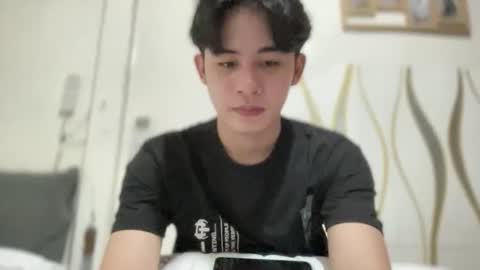 Snapshot of xluminous chatting on April 6, 2026, 3:35 pm MIKAEL online show from April 6, 2026, 3:35 pm