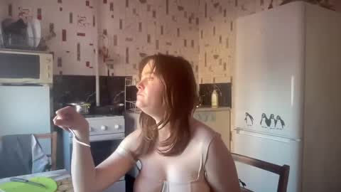 Snapshot of xlunasexyx chatting on May 2, 2026, 2:33 pm Luna online show from May 2, 2026, 2:33 pm