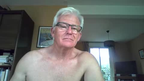 Snapshot of xmaeg3 chatting on October 8, 2025, 9:40 am xmaeg3 online show from October 8, 2025, 9:40 am