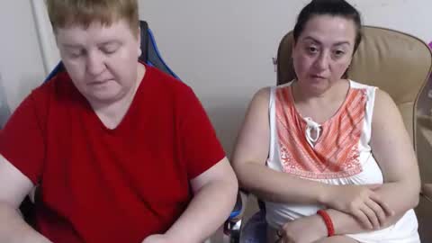 Snapshot of xmollyjanex chatting on November 15, 2025, 8:38 pm XMollyJaneX online show from November 15, 2025, 8:38 pm