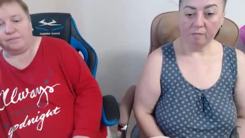 Snapshot of xmollyjanex chatting on November 22, 2025, 10:36 am XMollyJaneX online show from November 22, 2025, 10:36 am