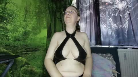 xnicetitsx online show from May 3, 2026, 5:24 am