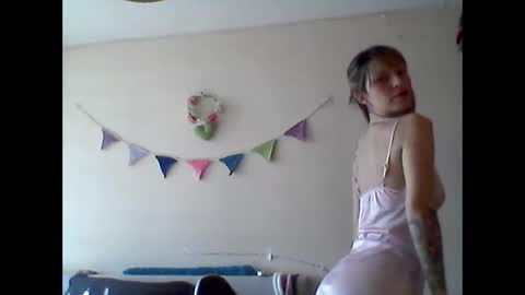 xnohaynadieeea online show from April 2, 2026, 4:48 pm