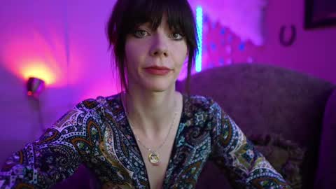 Bella Bondai online show from February 9, 2025, 6:01 am