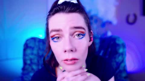 Bella Bondai online show from September 22, 2025, 11:01 am