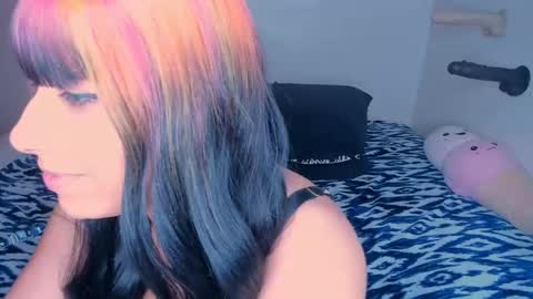 Snapshot of xocurvyrae chatting on December 20, 2024, 3:03 am Rae online show from December 20, 2024, 3:03 am