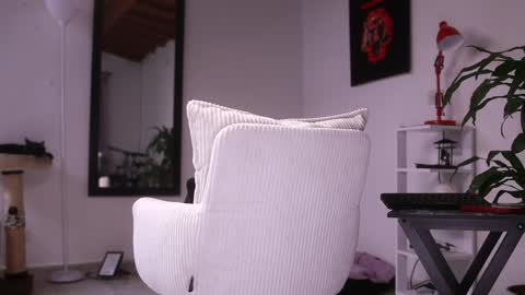 Snapshot of xomega_02 chatting on February 6, 2025, 7:51 pm online show from February 6, 2025, 7:51 pm