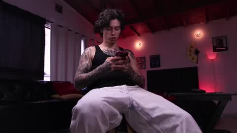 Snapshot of xomega_02 chatting on October 24, 2025, 8:05 pm online show from October 24, 2025, 8:05 pm