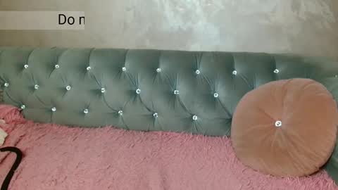 Snapshot of xqueencarox chatting on September 23, 2025, 11:41 pm xqueencarox online show from September 23, 2025, 11:41 pm