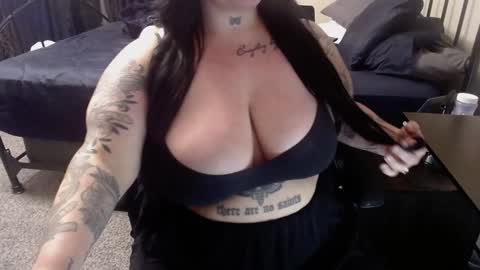 xorileyschembri online show from December 5, 2024, 5:37 am