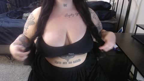 xorileyschembri online show from January 7, 2025, 3:57 am