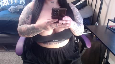 xorileyschembri online show from January 26, 2025, 8:02 pm