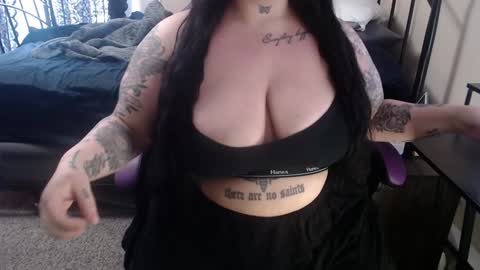 xorileyschembri online show from February 3, 2025, 11:36 pm