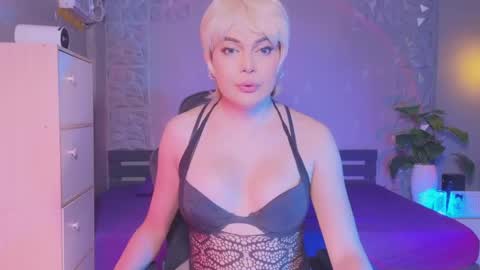 Snapshot of xseductivemichellex chatting on May 13, 2026, 9:06 am Michelle online show from May 13, 2026, 9:06 am