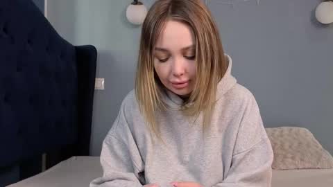 AnnaMaee online show from March 17, 2026, 8:28 am