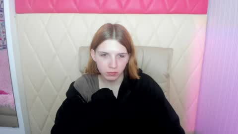 Sophie online show from April 19, 2026, 2:44 am