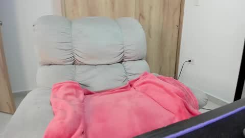 Hellen Sofia instagram hellen5546 online show from April 29, 2026, 1:37 pm