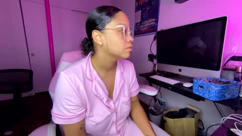 Snapshot of xstargazingx chatting on October 5, 2025, 8:12 am xStarGazingx online show from October 5, 2025, 8:12 am