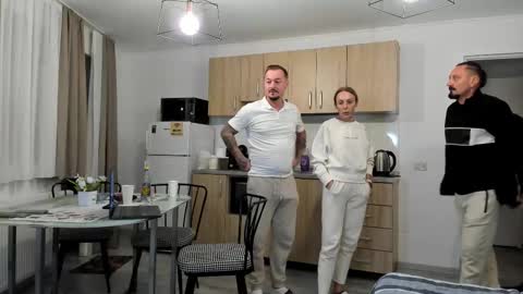 Snapshot of xveryhotcouple chatting on November 1, 2025, 4:31 pm xveryhotcouple online show from November 1, 2025, 4:31 pm