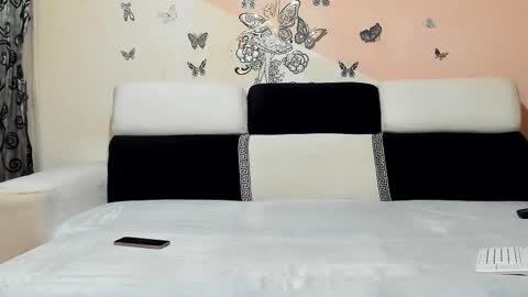 Snapshot of xveryhotcouple chatting on November 30, 2025, 5:44 am xveryhotcouple online show from November 30, 2025, 5:44 am