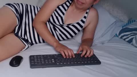 Gabriela and Camila online show from March 2, 2025, 3:37 pm