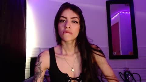 Snapshot of xx_johnson_xx chatting on November 5, 2025, 9:04 pm VALE online show from November 5, 2025, 9:04 pm