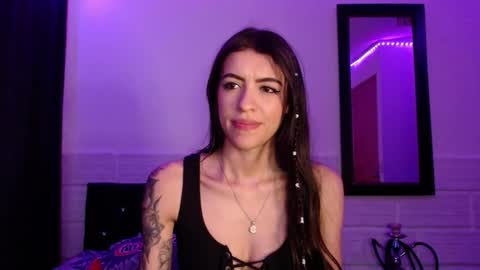 Snapshot of xx_johnson_xx chatting on November 22, 2025, 4:44 am VALE online show from November 22, 2025, 4:44 am