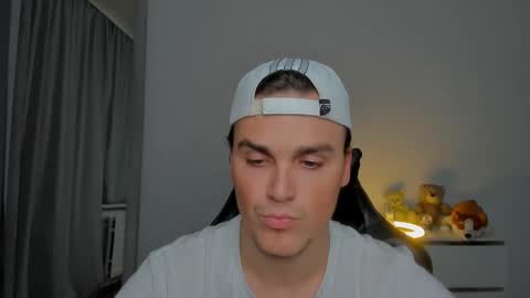 Snapshot of xx_raul_xx_ chatting on September 22, 2025, 11:51 pm raul online show from September 22, 2025, 11:51 pm