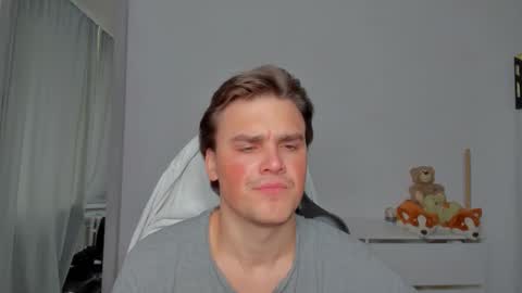 Snapshot of xx_raul_xx_ chatting on September 26, 2025, 11:25 am raul online show from September 26, 2025, 11:25 am