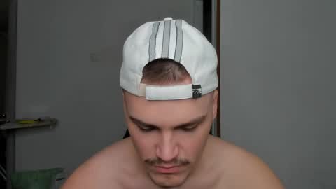 Snapshot of xx_raul_xx_ chatting on April 3, 2026, 5:16 am raul online show from April 3, 2026, 5:16 am