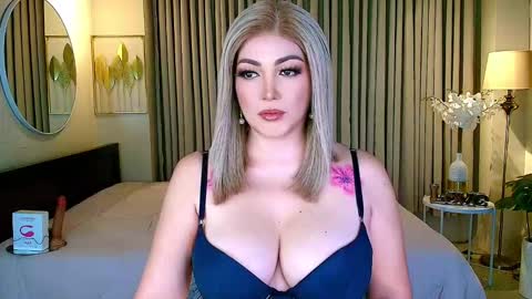 Snapshot of xxbedroombeautyxx chatting on September 30, 2025, 12:37 am MISS NATALIA online show from September 30, 2025, 12:37 am