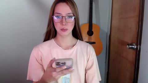 Snapshot of xxinnocentbellaxx chatting on December 11, 2024, 10:47 am Dyanna Zulla online show from December 11, 2024, 10:47 am