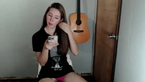 Snapshot of xxinnocentbellaxx chatting on December 16, 2024, 9:52 pm Dyanna Zulla online show from December 16, 2024, 9:52 pm