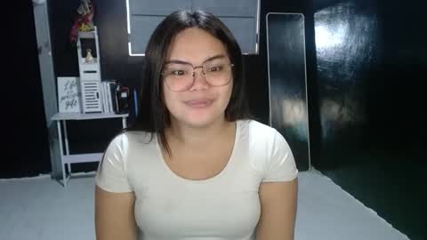 Snapshot of xxkylie_smithxx chatting on November 3, 2025, 11:48 pm Kylie Smith online show from November 3, 2025, 11:48 pm