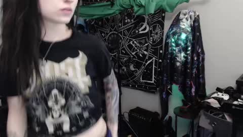 Snapshot of xxlilithmoonxx chatting on February 22, 2025, 4:40 am Lilith online show from February 22, 2025, 4:40 am