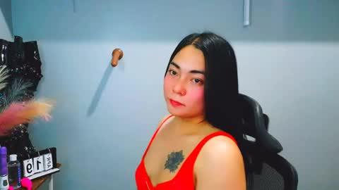 xxslutty kim online show from April 19, 2026, 1:43 pm
