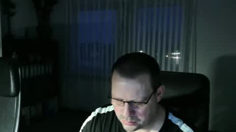 Snapshot of xxstrikerxx chatting on December 15, 2025, 6:50 am Eddi online show from December 15, 2025, 6:50 am