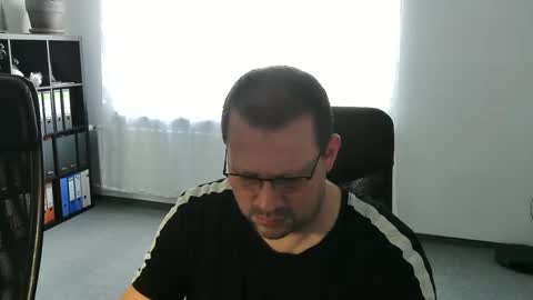 Snapshot of xxstrikerxx chatting on December 17, 2025, 9:37 am Eddi online show from December 17, 2025, 9:37 am