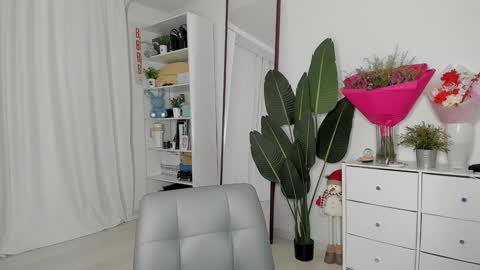 xxx_leila online show from December 2, 2024, 6:30 am