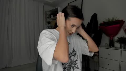 xxx_leila online show from December 3, 2024, 6:26 am