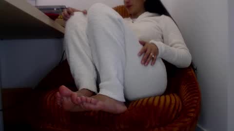 Lola online show from February 20, 2025, 7:08 pm