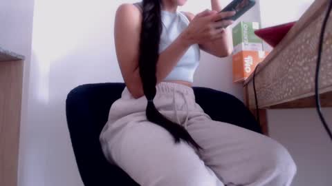 Lola online show from March 4, 2025, 5:03 pm