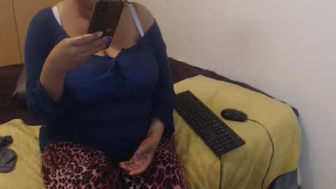 Snapshot of xxxbustybabe27x chatting on September 11, 2025, 6:52 pm Ayanda online show from September 11, 2025, 6:52 pm