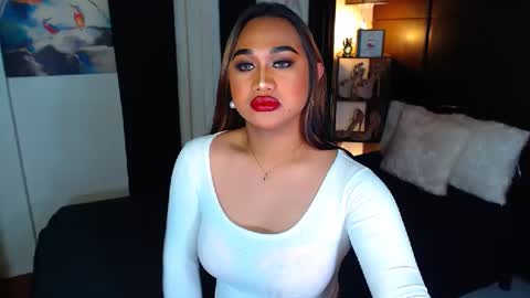 Snapshot of xxxgiganticoliviacummerxxx chatting on December 15, 2024, 1:00 pm OLIVIA online show from December 15, 2024, 1:00 pm