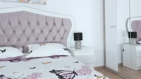 Elvira online show from February 7, 2026, 7:45 am