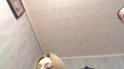 Snapshot of xxxkinkycpl chatting on December 14, 2024, 7:51 am isa and gonzo online show from December 14, 2024, 7:51 am