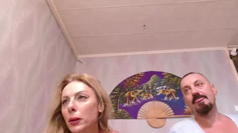 Snapshot of xxxkinkycpl chatting on February 4, 2025, 11:27 am isa and gonzo online show from February 4, 2025, 11:27 am